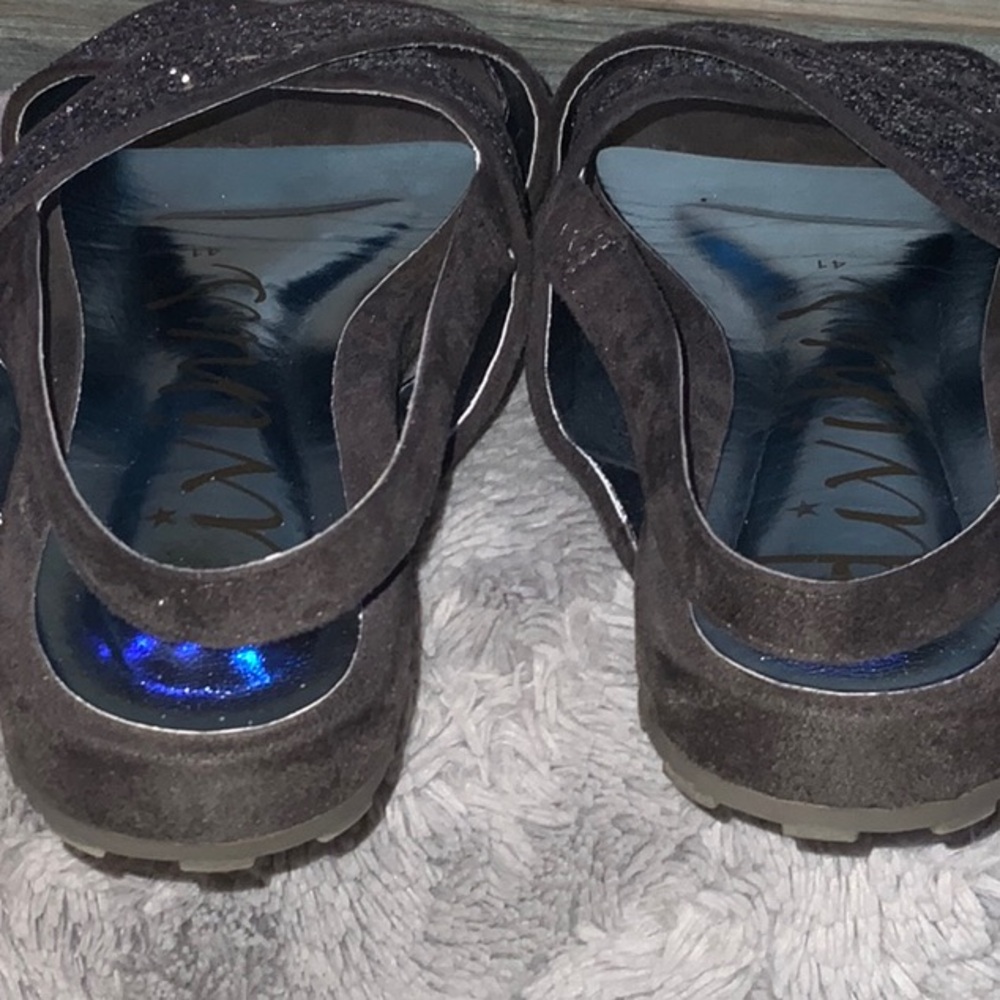 2$🤩Sparkly Gray Sandals - Picture 4 of 6